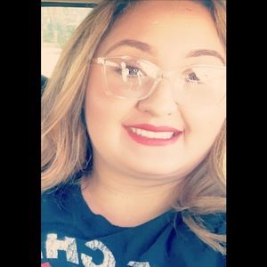 Meet your Posher, Desiree